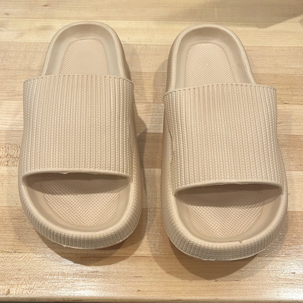 Cloud Slides Never Worn